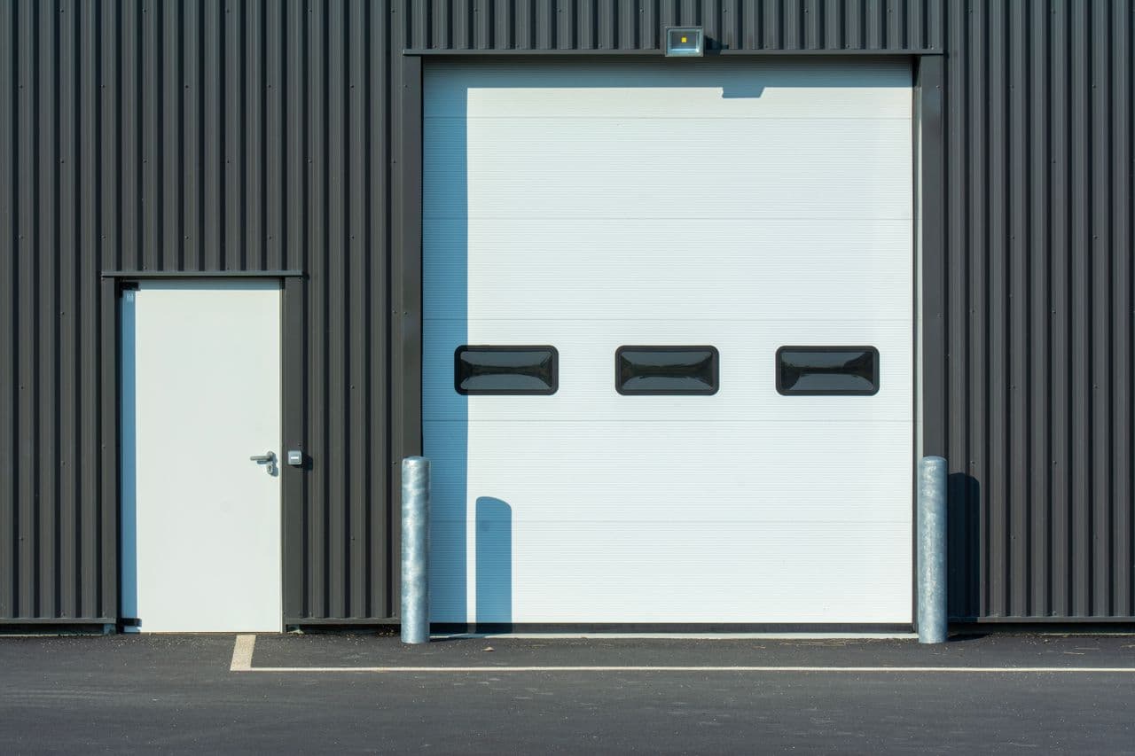 Established Dubai Auto Body Shop Specializing in Wraps & PPF