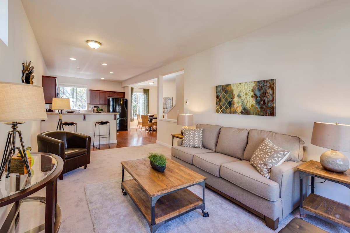 Licensed Dubai Holiday Homes Operator — Furnished Short-Term Rental Apartments